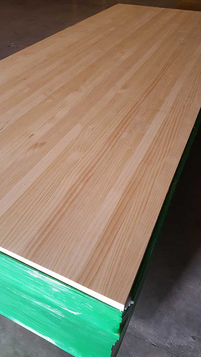 Tablero de madera de pino.